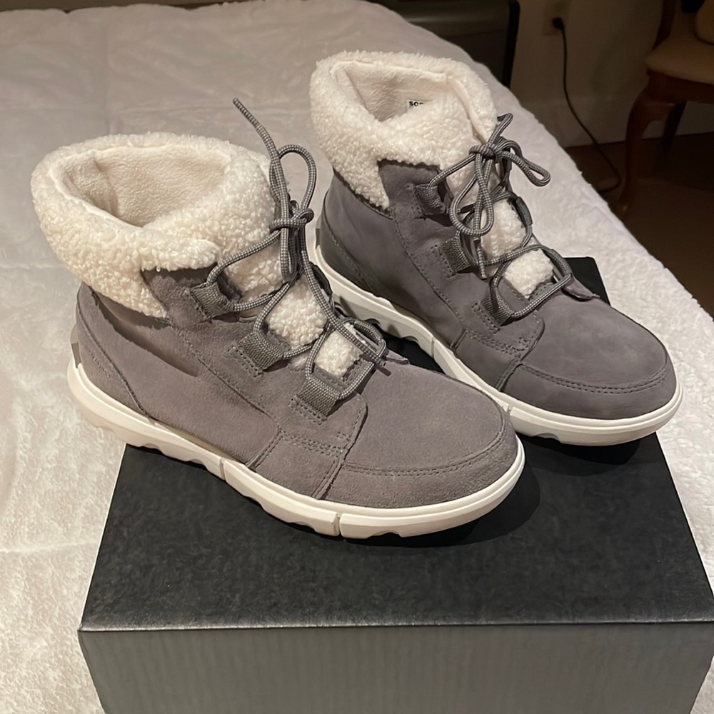 Sorel explorer II waterproof short boots, size 8.5